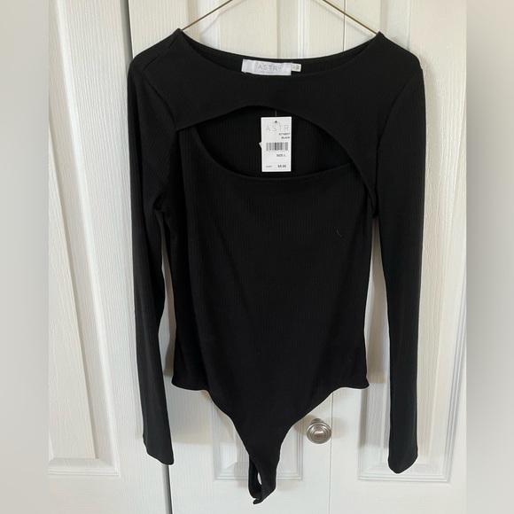 NWT ASTR The Label Long Sleeve Cutout Front Bodysuit - Picture 2 of 6